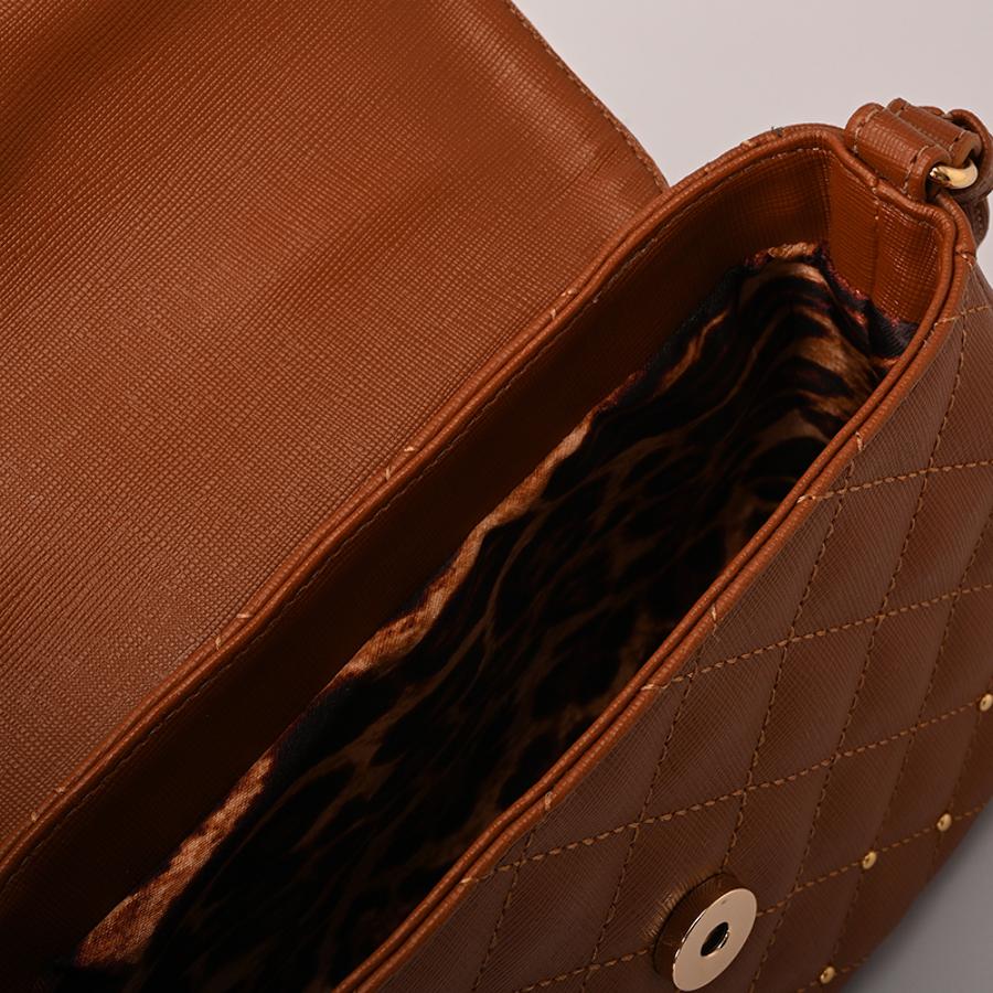 CARTERA CON APLIQUES DE METAL